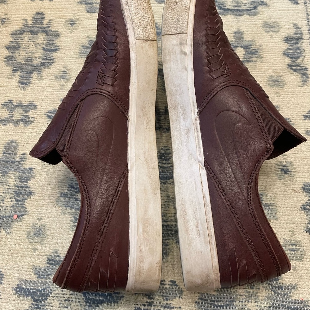 Nike Stefan janoski 
Men’s 11.5 
Burgundy color cool leather weave pattern